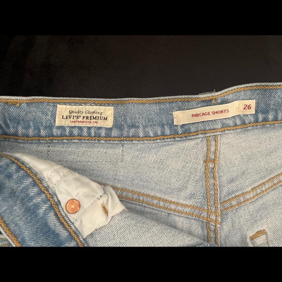Levi’s shorts - Picture 2 of 3